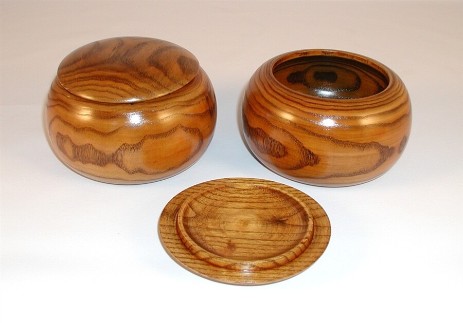 Zeke's Board Game Revue - Go (Wooden bowls for holding unplaced Go stones)