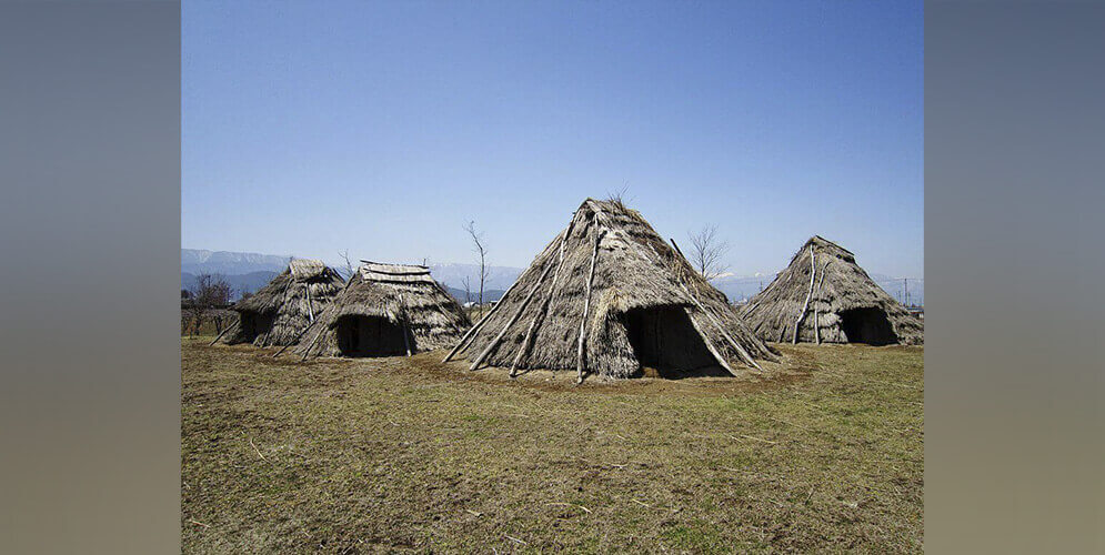 Joumon houses reconstruction (photo by Qurren (Wikimedia))