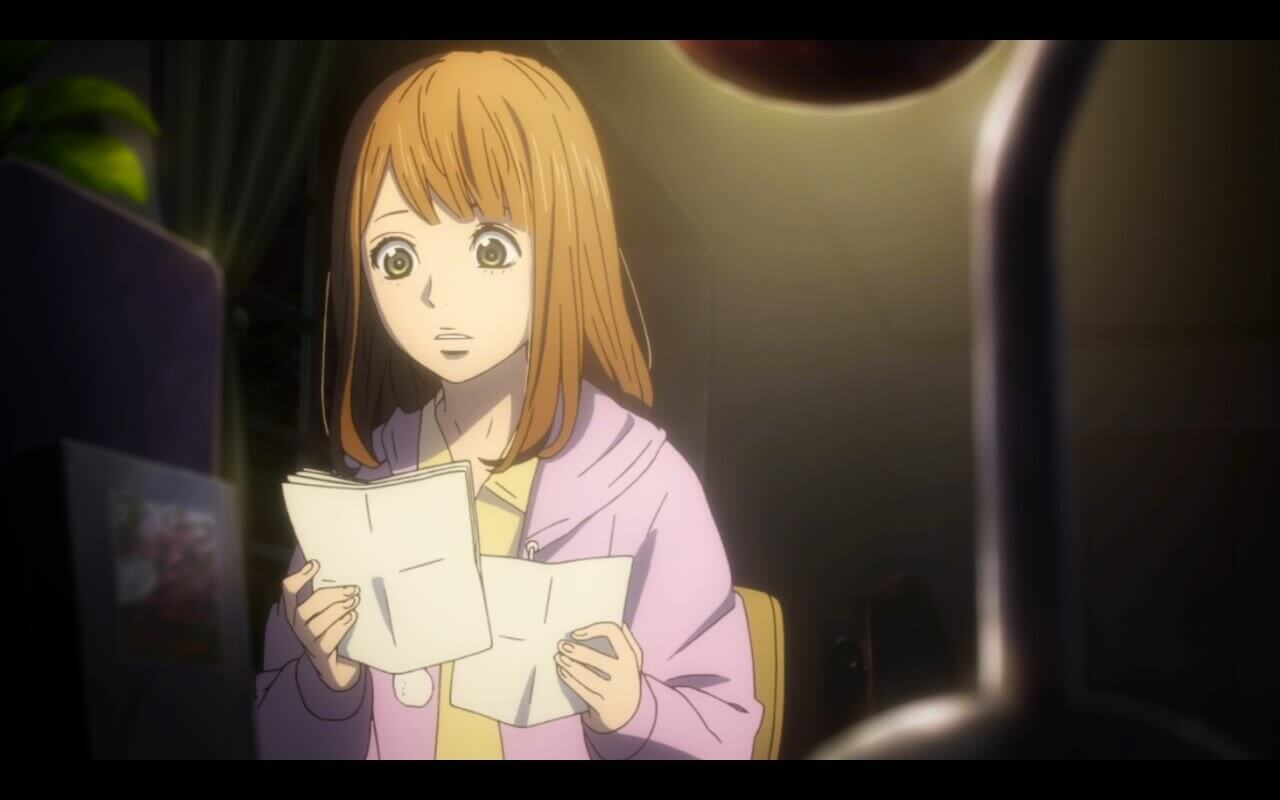 Orange First Impressions: Naho reading the final page of the letter.