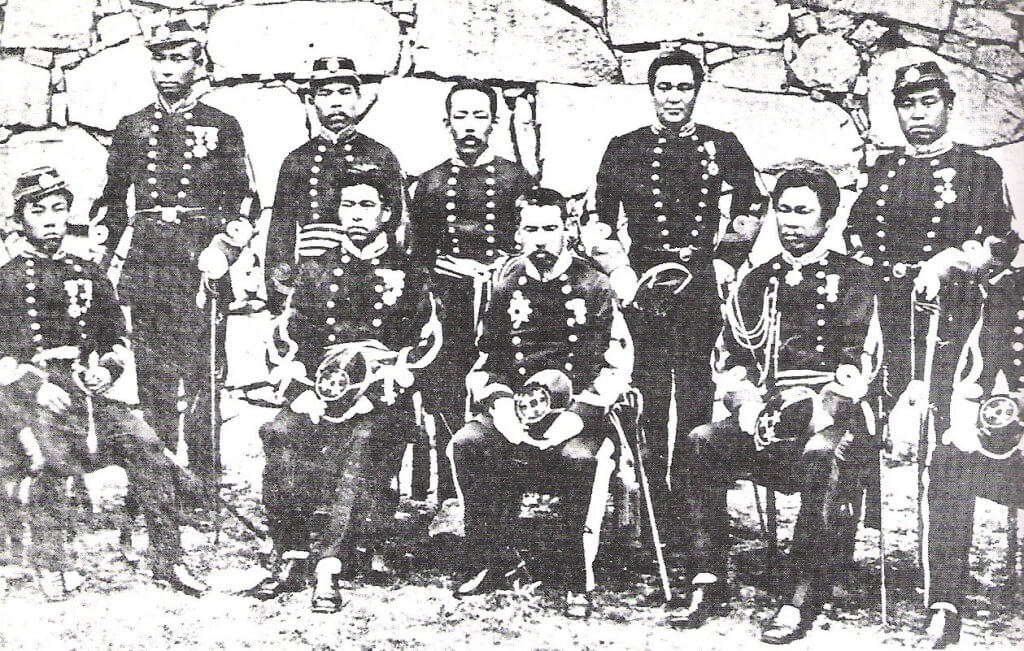 Officers of the Kumamoto garrison, which fought against the troops of Saigo Takamori in 1877. Source: Wikipedia "Ancient photographs of the Bakumatsu and Meiji periods."