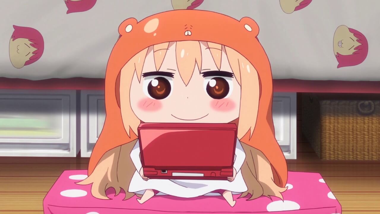 Umaru-Chan playing a game