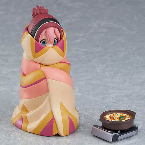 Nadeshiko from Laid-Back Camp figure bundled up in a blanket making nabe in a clay pot on a butane stove.